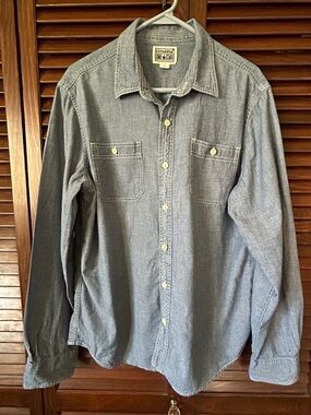 Men's Light-wash Chambray Button-Up Denim Shirt